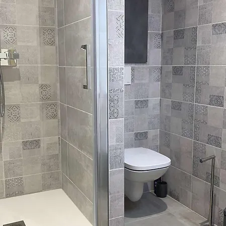 T2 Renove Avec Climatisation Et Internet, Proche Centre Et Etang De Thau - Fr-1-553-193